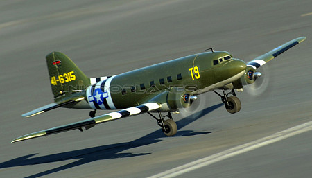 Радиоуправляемый самолёт Dynam Douglas DC-3 Military RTF