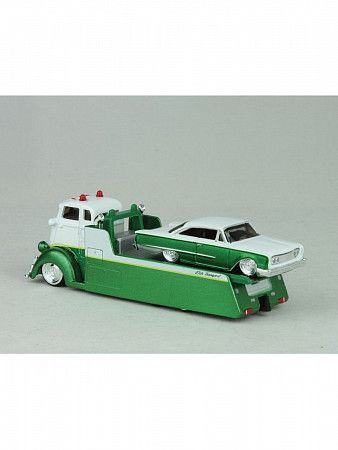 На картинке изображен Эвакуатор игрушечный и машинка Maisto COE Flatbed & 1960 Ford Starliner (15055) Эвакуатор игрушечный и машинка Maisto COE Flatbed & 1960 Ford Starliner (15055)