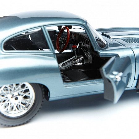 Машинка Bburago 1:18 Jaguar E-type Coupe (18-12044) silver