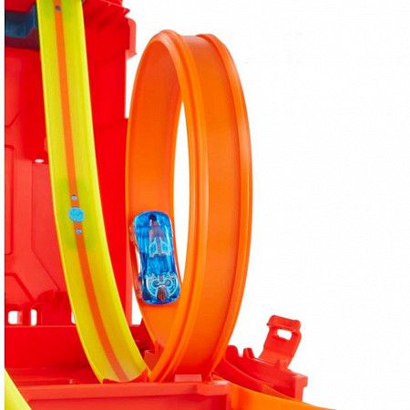 На картинке изображен Игровой набор Hot Wheels Track Builder (HDX78) Игровой набор Hot Wheels Track Builder (HDX78)