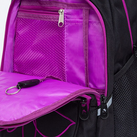 На картинке изображен Рюкзак школьный GRIZZLY RG-161-2 /3 black/violet Рюкзак школьный GRIZZLY RG-161-2 /3 black/violet