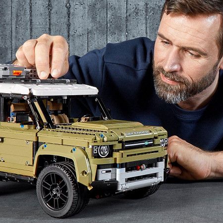 Конструктор LEGO Technic Land Rover Defender 42110