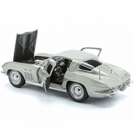 Машинка Maisto 1:18 1965 Chevrolet Corvette (31640) silver