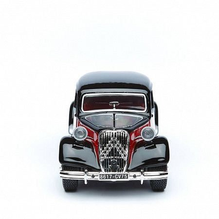 На картинке изображен Коллекционная машина Bburago 1:24 Citroen 15 CV TA 1938 (18-22017) red/black Коллекционная машина Bburago 1:24 Citroen 15 CV TA 1938 (18-22017) red/black