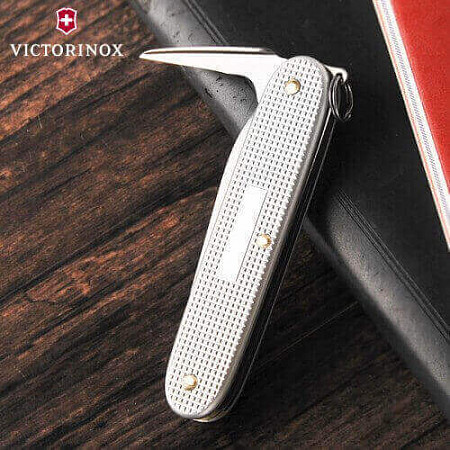 Нож перочинный Victorinox Pioneer Alox 93 мм 8 функций 0.8201.26