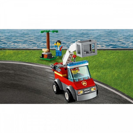 На картинке изображен Конструктор LEGO City Пожар на пикнике 60212 Конструктор LEGO City Пожар на пикнике 60212