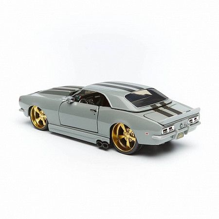 Масштабная модель автомобиля Maisto 1:24 Шевроле Камаро Z/28 (32508) grey