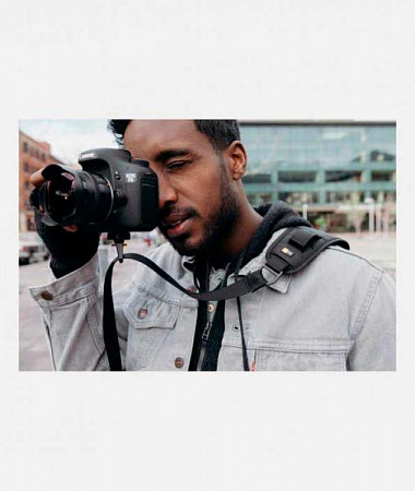 На картинке изображен Наплечный ремень для фотоаппарата Case Logic DCS101 Black (3201647) Наплечный ремень для фотоаппарата Case Logic DCS101 Black (3201647)