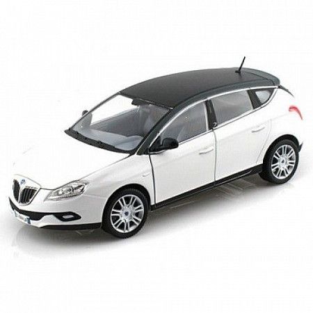 Коллекционная машина Bburago 1:24 Lancia New Delta HPE (18-21068) (в ассортименте)