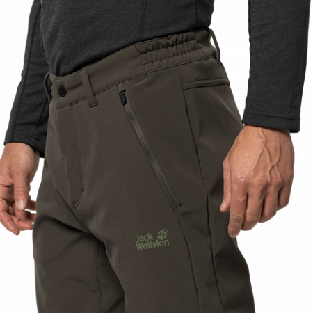 На картинке изображен Брюки мужские Jack Wolfskin Zenon Softshell Pants Men dark moss Брюки мужские Jack Wolfskin Zenon Softshell Pants Men dark moss