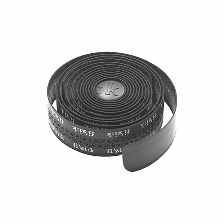 На картинке изображен Обмотка руля Fizik Tacky Black + Logo BT06 A00042 Обмотка руля Fizik Tacky Black + Logo BT06 A00042