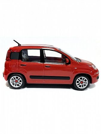 На картинке изображен Машинка Bburago 1:24 Fiat Nuova Panda (18-22123) red Машинка Bburago 1:24 Fiat Nuova Panda (18-22123) red
