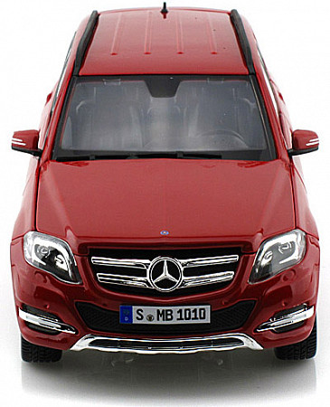 На картинке изображен Масштабная модель автомобиля Maisto 1:18 Мерседес Бенц GLK (36200) red Масштабная модель автомобиля Maisto 1:18 Мерседес Бенц GLK (36200) red
