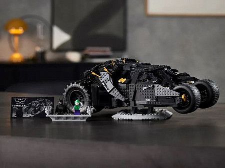 Конструктор LEGO  SUPER HEROES Бэтмобиль «Тумблер» 76240