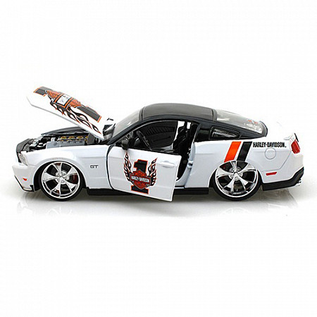 Масштабная модель автомобиля Maisto 1:24 Форд Мустанг GT серии Харлей Дэвидсон (32170) white