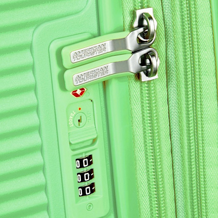 Чемодан малый American Tourister Soundbox 32G*44 001 spring green