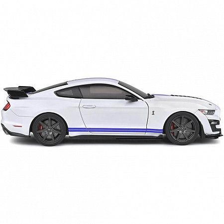 На картинке изображен Машинка Maisto 1:18 2020 Mustang Shelby GT500 (31452) white Машинка Maisto 1:18 2020 Mustang Shelby GT500 (31452) white