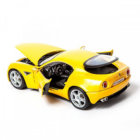 Коллекционная машина Bburago 1:18 Alfa Romeo 8C (18-12077) в асс.