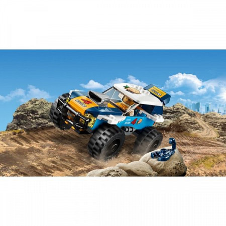 Конструктор LEGO City Участник гонки в пустыне 60218