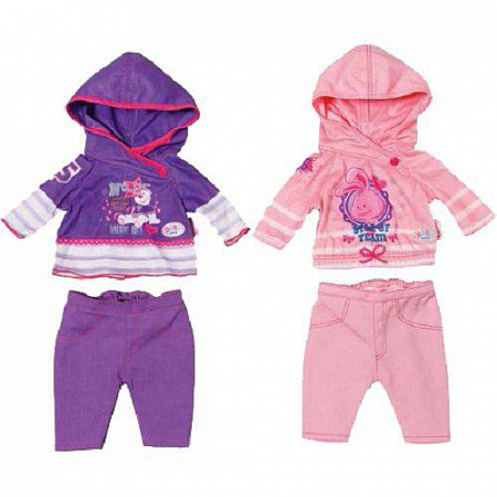 На картинке изображен Игрушка Zapf Creation Костюмчик для куклы 43 см (в асс) 822166 Игрушка Zapf Creation Костюмчик для куклы 43 см (в асс) 822166