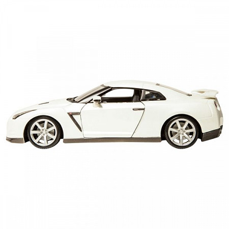 Коллекционная модель Bburago 1:18 Nissan GT-R (18-12079) white
