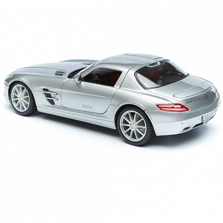 Машинка Maisto 1:18 Mercedes-Benz SLS AMG (31389) silver