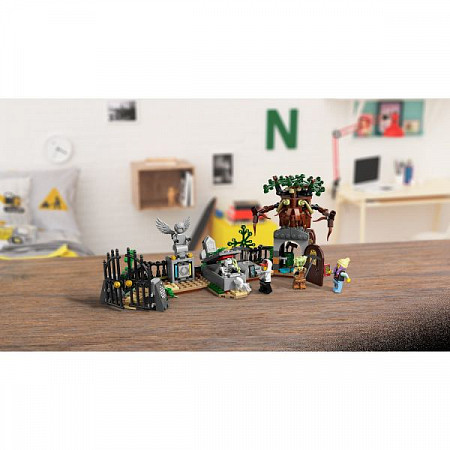 На картинке изображен Конструктор LEGO Hidden Side Загадка старого кладбища 70420 Конструктор LEGO Hidden Side Загадка старого кладбища 70420