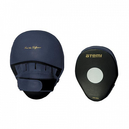 На картинке изображен Лапа боксерская малая изогнутая Atemi LTB19304 Лапа боксерская малая изогнутая Atemi LTB19304