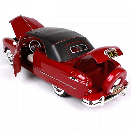 Масштабная модель автомобиля Maisto 1:18 Форд (1950) (31681) red