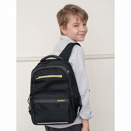 На картинке изображен Рюкзак школьный GRIZZLY RB-154-3 /2 black/light green Рюкзак школьный GRIZZLY RB-154-3 /2 black/light green