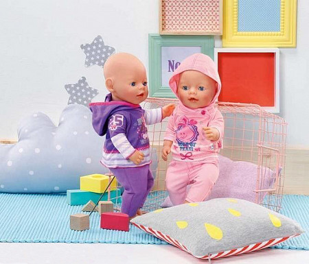 На картинке изображен Игрушка Zapf Creation Костюмчик для куклы 43 см (в асс) 822166 Игрушка Zapf Creation Костюмчик для куклы 43 см (в асс) 822166