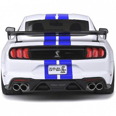 На картинке изображен Машинка Maisto 1:18 2020 Mustang Shelby GT500 (31452) white Машинка Maisto 1:18 2020 Mustang Shelby GT500 (31452) white