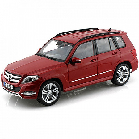 На картинке изображен Масштабная модель автомобиля Maisto 1:18 Мерседес Бенц GLK (36200) red Масштабная модель автомобиля Maisto 1:18 Мерседес Бенц GLK (36200) red