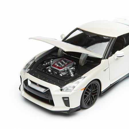 Машинка Bburago 1:24 Nissan GT-R (18-21082) white