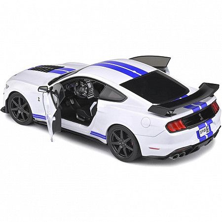 На картинке изображен Машинка Maisto 1:18 2020 Mustang Shelby GT500 (31452) white Машинка Maisto 1:18 2020 Mustang Shelby GT500 (31452) white