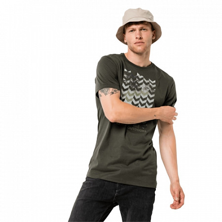На картинке изображен Футболка мужская Jack Wolfskin Chevron T M dark moss Футболка мужская Jack Wolfskin Chevron T M dark moss