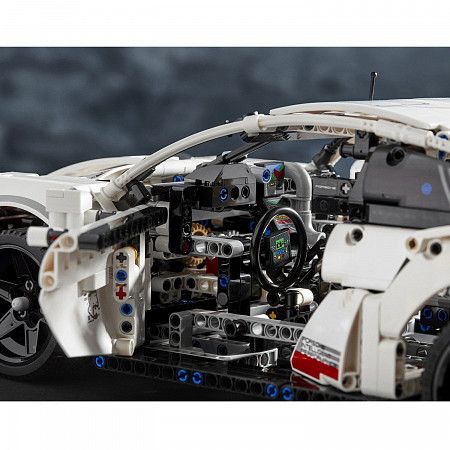 Конструктор LEGO Technic Porsche 911 RSR 42096
