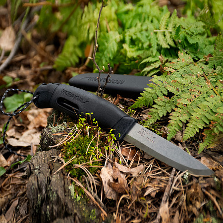 На картинке изображен Нож Morakniv Companion Spark black Нож Morakniv Companion Spark black