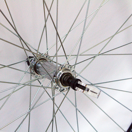 Переднее колесо 26" обод двойной black, втулка, эксцентрик, silver ZVK00008