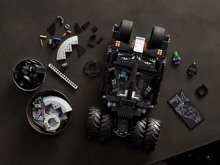 Конструктор LEGO  SUPER HEROES Бэтмобиль «Тумблер» 76240
