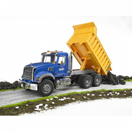 На картинке изображен Игрушка Bruder Самосвал MACK 02-815 Игрушка Bruder Самосвал MACK 02-815