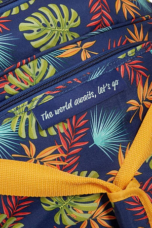 На картинке изображен Дорожная сумка American Tourister Alltrail 92G*22 004 tropical leaves Дорожная сумка American Tourister Alltrail 92G*22 004 tropical leaves