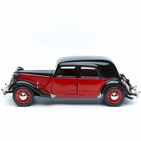 На картинке изображен Коллекционная машина Bburago 1:24 Citroen 15 CV TA 1938 (18-22017) red/black Коллекционная машина Bburago 1:24 Citroen 15 CV TA 1938 (18-22017) red/black