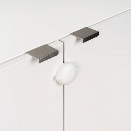 Замок для шкафа Reer для двойных дверей 71020