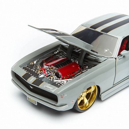 Масштабная модель автомобиля Maisto 1:24 Шевроле Камаро Z/28 (32508) grey