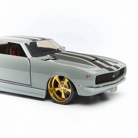 Масштабная модель автомобиля Maisto 1:24 Шевроле Камаро Z/28 (32508) grey