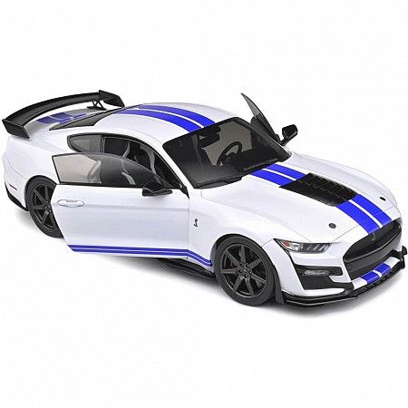 На картинке изображен Машинка Maisto 1:18 2020 Mustang Shelby GT500 (31452) white Машинка Maisto 1:18 2020 Mustang Shelby GT500 (31452) white