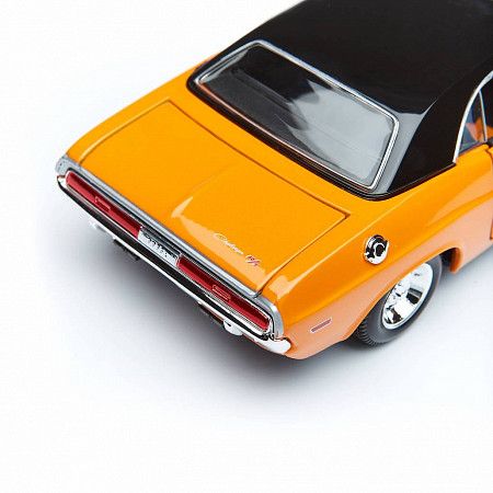 Масштабная модель автомобиля Maisto 1:24 Додж Челенджер (32518) orange
