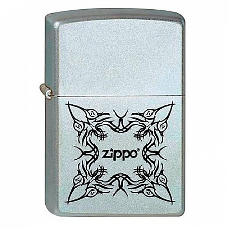 На картинке изображен Зажигалка Zippo 205 Tattoo Design silver Зажигалка Zippo 205 Tattoo Design silver