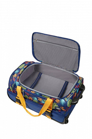На картинке изображен Дорожная сумка American Tourister Alltrail 92G*22 004 tropical leaves Дорожная сумка American Tourister Alltrail 92G*22 004 tropical leaves